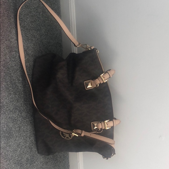 Beautiful Michael Kors bag!! - Picture 3 of 5